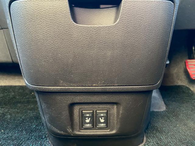 セレナ ライダー　オーテック３０ｔｈアニバーサリー　純正９インチＳＤナビ　フルセグ地デジＴＶ　ブルートゥース　アラウンドビューモニター　純正フリップダウンモニター　ホワイトレタータイヤ　シートヒーター　社外コンビハンドル　エマージェンシーブレーキ（23枚目）