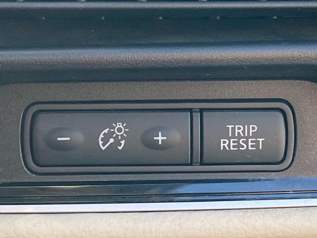 セレナ ライダー　オーテック３０ｔｈアニバーサリー　純正９インチＳＤナビ　フルセグ地デジＴＶ　ブルートゥース　アラウンドビューモニター　純正フリップダウンモニター　ホワイトレタータイヤ　シートヒーター　社外コンビハンドル　エマージェンシーブレーキ（26枚目）