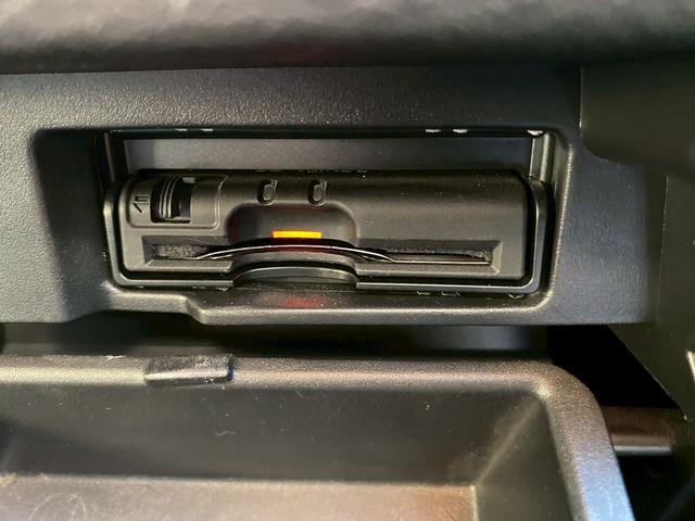 セレナ ライダー　オーテック３０ｔｈアニバーサリー　純正９インチＳＤナビ　フルセグ地デジＴＶ　ブルートゥース　アラウンドビューモニター　純正フリップダウンモニター　ホワイトレタータイヤ　シートヒーター　社外コンビハンドル　エマージェンシーブレーキ（31枚目）