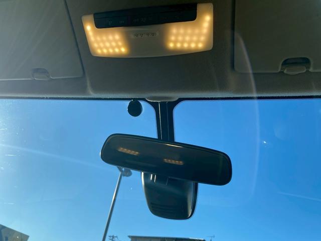 セレナ ライダー　オーテック３０ｔｈアニバーサリー　純正９インチＳＤナビ　フルセグ地デジＴＶ　ブルートゥース　アラウンドビューモニター　純正フリップダウンモニター　ホワイトレタータイヤ　シートヒーター　社外コンビハンドル　エマージェンシーブレーキ（32枚目）