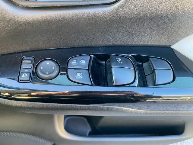 セレナ ライダー　オーテック３０ｔｈアニバーサリー　純正９インチＳＤナビ　フルセグ地デジＴＶ　ブルートゥース　アラウンドビューモニター　純正フリップダウンモニター　ホワイトレタータイヤ　シートヒーター　社外コンビハンドル　エマージェンシーブレーキ（33枚目）