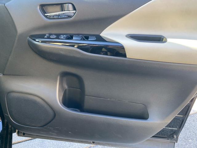 セレナ ライダー　オーテック３０ｔｈアニバーサリー　純正９インチＳＤナビ　フルセグ地デジＴＶ　ブルートゥース　アラウンドビューモニター　純正フリップダウンモニター　ホワイトレタータイヤ　シートヒーター　社外コンビハンドル　エマージェンシーブレーキ（34枚目）