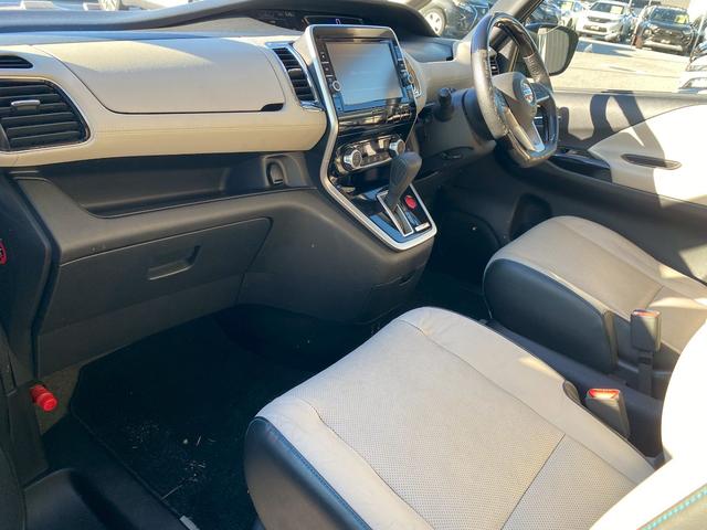 セレナ ライダー　オーテック３０ｔｈアニバーサリー　純正９インチＳＤナビ　フルセグ地デジＴＶ　ブルートゥース　アラウンドビューモニター　純正フリップダウンモニター　ホワイトレタータイヤ　シートヒーター　社外コンビハンドル　エマージェンシーブレーキ（36枚目）