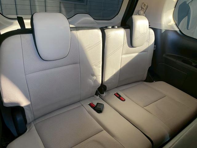 セレナ ライダー　オーテック３０ｔｈアニバーサリー　純正９インチＳＤナビ　フルセグ地デジＴＶ　ブルートゥース　アラウンドビューモニター　純正フリップダウンモニター　ホワイトレタータイヤ　シートヒーター　社外コンビハンドル　エマージェンシーブレーキ（43枚目）