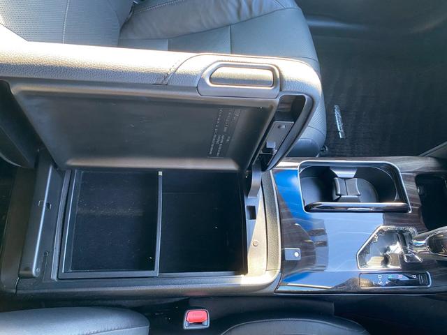 クラウンハイブリッド アスリートＳ　純正ＳＤマルチ　黒革パワーシート　シートエアコン　フルセグ地デジＴＶ　ブルートゥース　ブルーレイ再生　プリクラッシュセーフティ　レーダークルーズコントロール　ビルトインＥＴＣ　バックカメラ（25枚目）