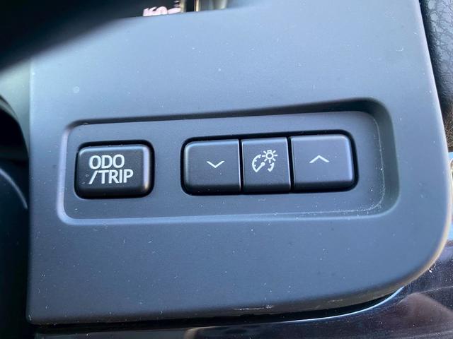 クラウンハイブリッド アスリートＳ　純正ＳＤマルチ　黒革パワーシート　シートエアコン　フルセグ地デジＴＶ　ブルートゥース　ブルーレイ再生　プリクラッシュセーフティ　レーダークルーズコントロール　ビルトインＥＴＣ　バックカメラ（30枚目）