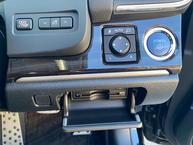 クラウンハイブリッド アスリートＳ　純正ＳＤマルチ　黒革パワーシート　シートエアコン　フルセグ地デジＴＶ　ブルートゥース　ブルーレイ再生　プリクラッシュセーフティ　レーダークルーズコントロール　ビルトインＥＴＣ　バックカメラ（32枚目）