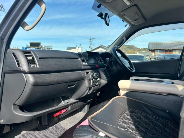 ハイエースバン ロングスーパーＧＬ　純正７インチナビ　バックカメラ　ＤＶＤ再生可　社外シートカバー　フルセグＴＶ　ＥＴＣ　ＡＣ１００Ｖ　フロアカーペット　社外エアロ（32枚目）