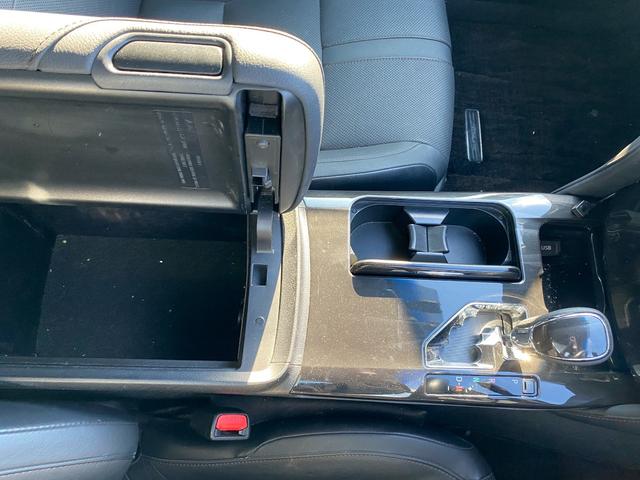 クラウン アスリートＳ　純正ナビ　フルセグＴＶ　ＴＶキット　ビルトインＥＴＣ　クルーズコントロール　車高調　モデリスタフロント・リア・エアロ　バックカメラ　ブルートゥース　パドルシフト　サンルーフ　パワーシート（23枚目）