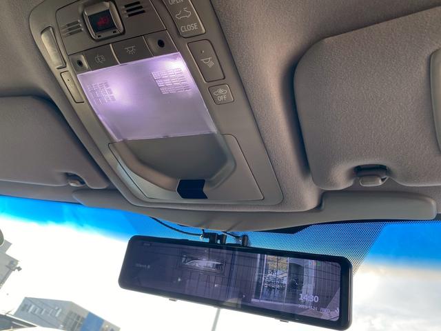 クラウンハイブリッド アスリートＳ　純正ナビ　フルセグＴＶ　ミラー型ドラレコ　ビルトインＥＴＣ　サンルーフ　バックカメラ　ブルートゥース　社外サイドカメラ　クルーズコントロール　パワーシート　４本出しマフラー（31枚目）