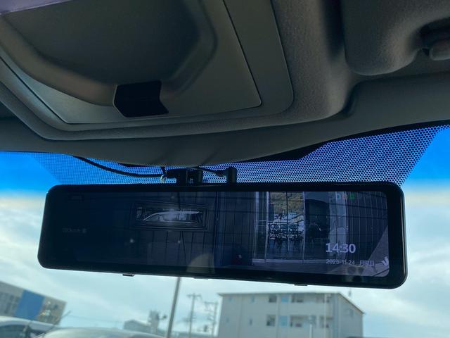 クラウンハイブリッド アスリートＳ　純正ナビ　フルセグＴＶ　ミラー型ドラレコ　ビルトインＥＴＣ　サンルーフ　バックカメラ　ブルートゥース　社外サイドカメラ　クルーズコントロール　パワーシート　４本出しマフラー（32枚目）