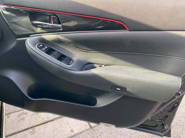 クラウンハイブリッド アスリートＳ　純正ナビ　フルセグＴＶ　ミラー型ドラレコ　ビルトインＥＴＣ　サンルーフ　バックカメラ　ブルートゥース　社外サイドカメラ　クルーズコントロール　パワーシート　４本出しマフラー（34枚目）