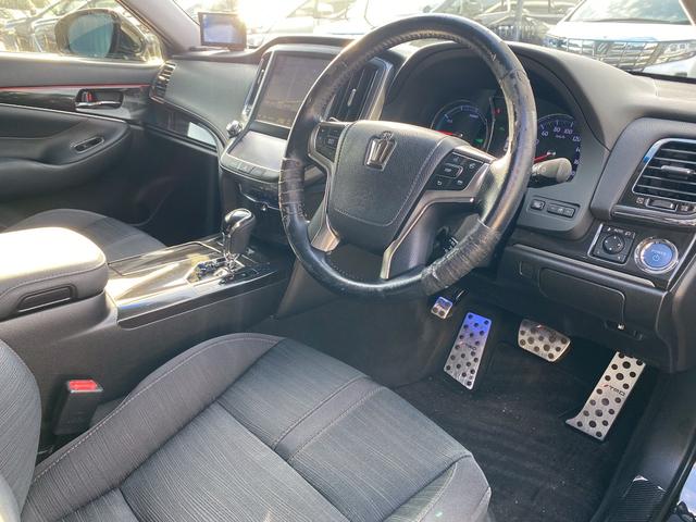 クラウンハイブリッド アスリートＳ　純正ナビ　フルセグＴＶ　ミラー型ドラレコ　ビルトインＥＴＣ　サンルーフ　バックカメラ　ブルートゥース　社外サイドカメラ　クルーズコントロール　パワーシート　４本出しマフラー（35枚目）