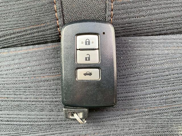 クラウンハイブリッド アスリートＳ　純正ナビ　フルセグＴＶ　ミラー型ドラレコ　ビルトインＥＴＣ　サンルーフ　バックカメラ　ブルートゥース　社外サイドカメラ　クルーズコントロール　パワーシート　４本出しマフラー（44枚目）