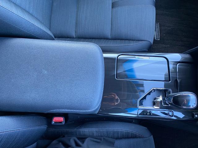 クラウンハイブリッド アスリートＳ　プリクラッシュセーフティ　レーダークルーズコントロール　クリアランスソナー　パワーシート　シートヒーター　ステアリングヒーター　ステアリモコン　ＵＳＢ入力　ビルトインＥＴＣ　ディスチャージヘッドライト（20枚目）