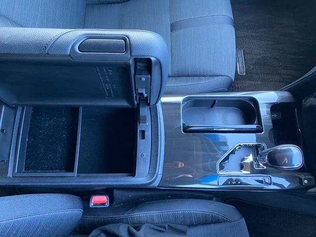 クラウンハイブリッド アスリートＳ　プリクラッシュセーフティ　レーダークルーズコントロール　クリアランスソナー　パワーシート　シートヒーター　ステアリングヒーター　ステアリモコン　ＵＳＢ入力　ビルトインＥＴＣ　ディスチャージヘッドライト（21枚目）