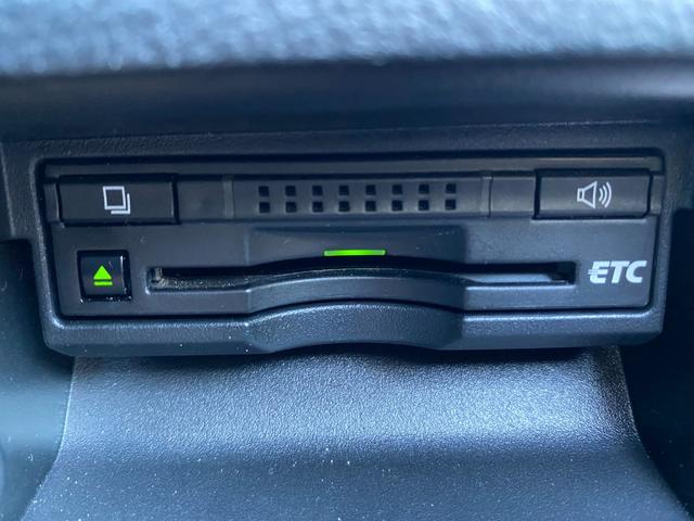 クラウンハイブリッド アスリートＳ　プリクラッシュセーフティ　レーダークルーズコントロール　クリアランスソナー　パワーシート　シートヒーター　ステアリングヒーター　ステアリモコン　ＵＳＢ入力　ビルトインＥＴＣ　ディスチャージヘッドライト（28枚目）