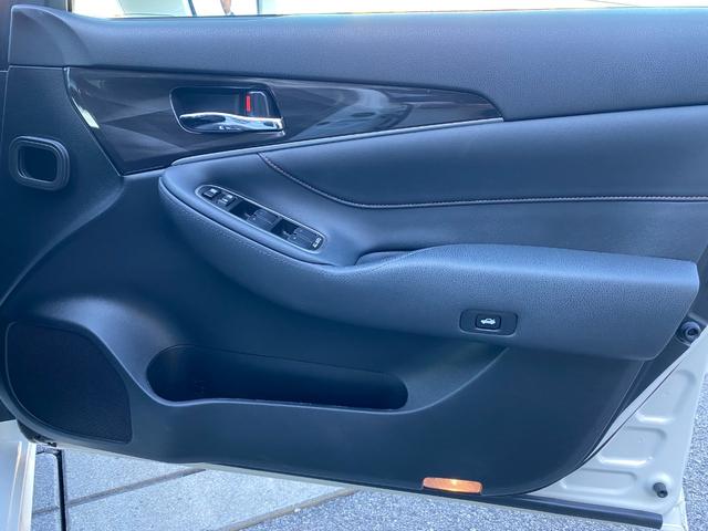 クラウンハイブリッド アスリートＳ　プリクラッシュセーフティ　レーダークルーズコントロール　クリアランスソナー　パワーシート　シートヒーター　ステアリングヒーター　ステアリモコン　ＵＳＢ入力　ビルトインＥＴＣ　ディスチャージヘッドライト（32枚目）