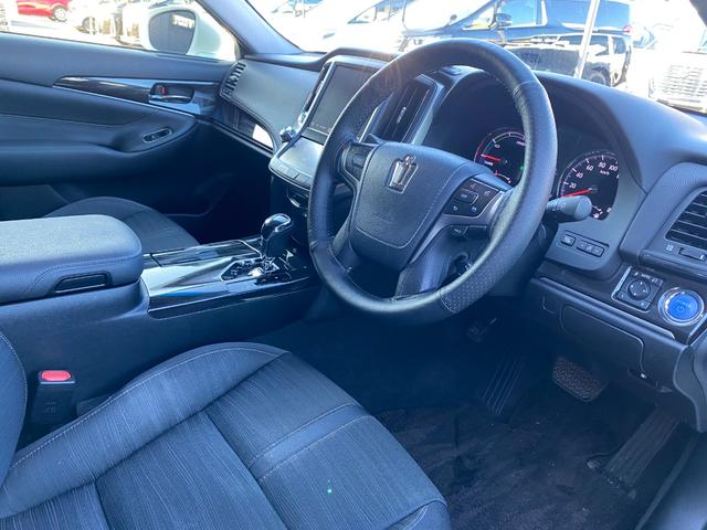 クラウンハイブリッド アスリートＳ　プリクラッシュセーフティ　レーダークルーズコントロール　クリアランスソナー　パワーシート　シートヒーター　ステアリングヒーター　ステアリモコン　ＵＳＢ入力　ビルトインＥＴＣ　ディスチャージヘッドライト（33枚目）