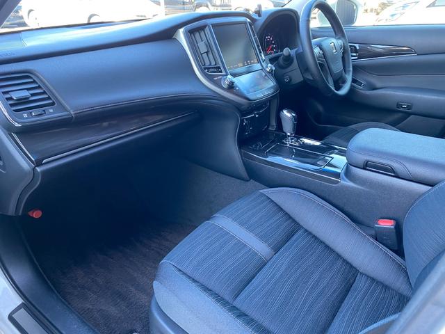 クラウンハイブリッド アスリートＳ　プリクラッシュセーフティ　レーダークルーズコントロール　クリアランスソナー　パワーシート　シートヒーター　ステアリングヒーター　ステアリモコン　ＵＳＢ入力　ビルトインＥＴＣ　ディスチャージヘッドライト（34枚目）