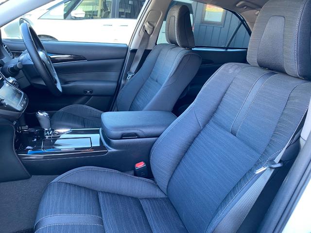 クラウンハイブリッド アスリートＳ　プリクラッシュセーフティ　レーダークルーズコントロール　クリアランスソナー　パワーシート　シートヒーター　ステアリングヒーター　ステアリモコン　ＵＳＢ入力　ビルトインＥＴＣ　ディスチャージヘッドライト（36枚目）