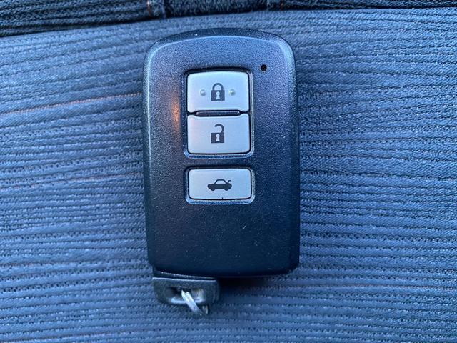 クラウンハイブリッド アスリートＳ　プリクラッシュセーフティ　レーダークルーズコントロール　クリアランスソナー　パワーシート　シートヒーター　ステアリングヒーター　ステアリモコン　ＵＳＢ入力　ビルトインＥＴＣ　ディスチャージヘッドライト（42枚目）