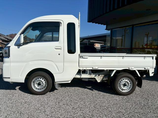 ハイゼットトラック ジャンボSAIIIt 純正6.8インチディスプレイオーディオ ブルートゥース ETC車載器 スマートアシストIII アッパーメンバーガード クリアランスソナー 荷台ゴムマット 4WD キーレス LEDヘッドライト(12枚目)