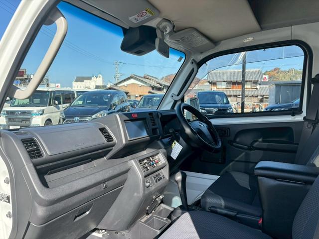 ハイゼットトラック ジャンボSAIIIt 純正6.8インチディスプレイオーディオ ブルートゥース ETC車載器 スマートアシストIII アッパーメンバーガード クリアランスソナー 荷台ゴムマット 4WD キーレス LEDヘッドライト(33枚目)