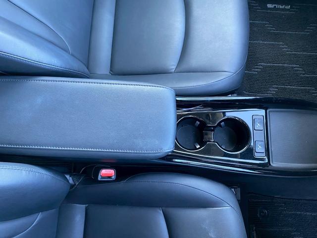 プリウス Sツーリングセレクション・ブラックエディション 純正9インチSDナビ フルセグ地デジTV ブルートゥース パノラミックビューパッケージ モデリスタエアロキット プリクラッシュセーフティ レーダークルーズコントロール ソフトレザーシート トノカバー(24枚目)