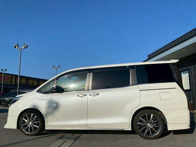 エスクァイア ハイブリッドGi アルパイン10インチナビ フルセグ地デジTV ブルートゥース バックカメラ ビルトインETC 純正エアロ ローダウン アルパインフリップダウンモニター ソフトレザーシート 置くだけ充電 シートヒーター(12枚目)