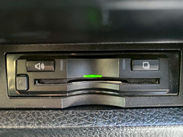 エスクァイア ハイブリッドGi アルパイン10インチナビ フルセグ地デジTV ブルートゥース バックカメラ ビルトインETC 純正エアロ ローダウン アルパインフリップダウンモニター ソフトレザーシート 置くだけ充電 シートヒーター(30枚目)