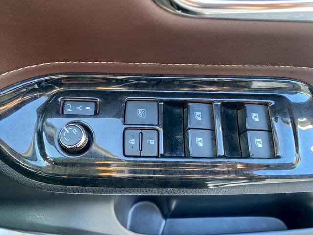 エスクァイア ハイブリッドGi アルパイン10インチナビ フルセグ地デジTV ブルートゥース バックカメラ ビルトインETC 純正エアロ ローダウン アルパインフリップダウンモニター ソフトレザーシート 置くだけ充電 シートヒーター(33枚目)