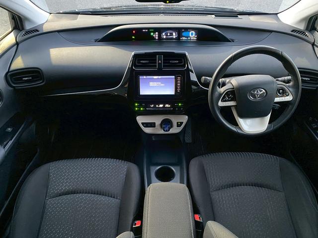 プリウス Sセーフティプラス ワンオーナー 純正SDナビ ワンセグTV ブルートゥース バックカメラ プリクラッシュセーフティ レーダークルーズコントロール クリアランスソナー ビルトインETC パーキングアシスト 革巻ハンドル(14枚目)