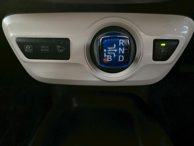 プリウス Sセーフティプラス ワンオーナー 純正SDナビ ワンセグTV ブルートゥース バックカメラ プリクラッシュセーフティ レーダークルーズコントロール クリアランスソナー ビルトインETC パーキングアシスト 革巻ハンドル(21枚目)