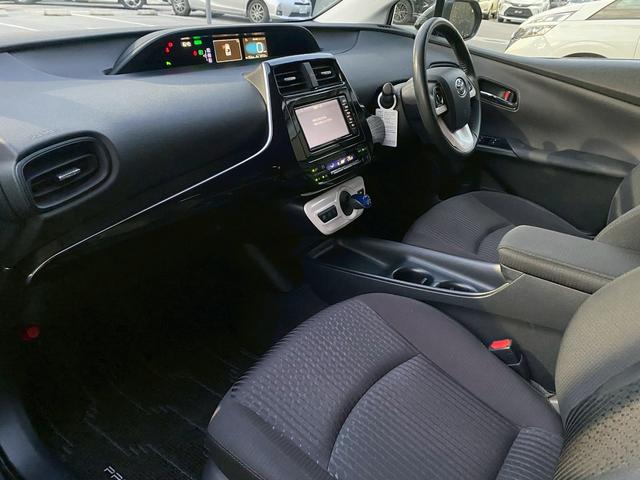 プリウス Sセーフティプラス ワンオーナー 純正SDナビ ワンセグTV ブルートゥース バックカメラ プリクラッシュセーフティ レーダークルーズコントロール クリアランスソナー ビルトインETC パーキングアシスト 革巻ハンドル(33枚目)