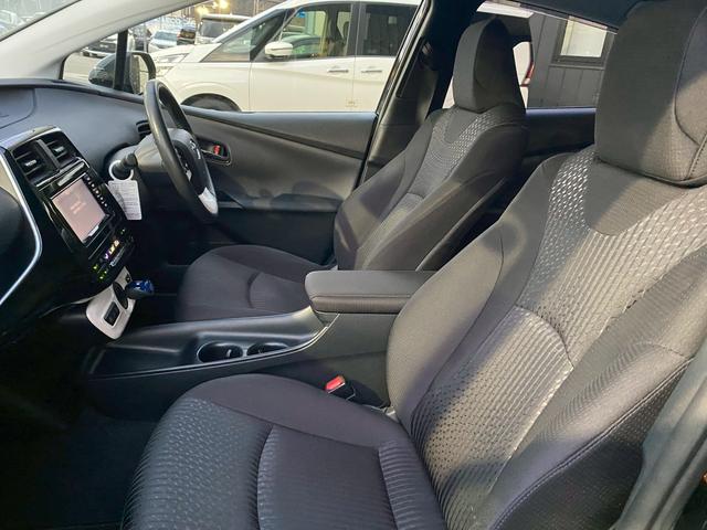 プリウス Sセーフティプラス ワンオーナー 純正SDナビ ワンセグTV ブルートゥース バックカメラ プリクラッシュセーフティ レーダークルーズコントロール クリアランスソナー ビルトインETC パーキングアシスト 革巻ハンドル(35枚目)