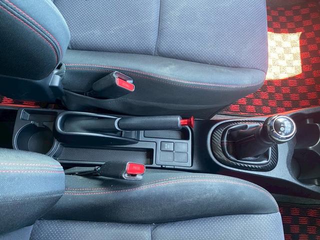 ヴィッツ RS G’s カロッツェリアナビ ETC ミッション車 地デジ ブルートゥース キーレスエントリー ディスチャージヘッドライト 社外マフラー(19枚目)