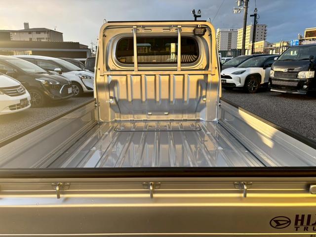 ハイゼットトラック エクストラ　４ＷＤ　スマートエントリー＆プッシュスタート　ＣＤチューナー　スマートアシスト　パワーウィンドウ　コーナーセンサー　ＬＥＤヘッドライト　アイドリングストップ　電動格納式ドアミラー　荷台ライト（13枚目）