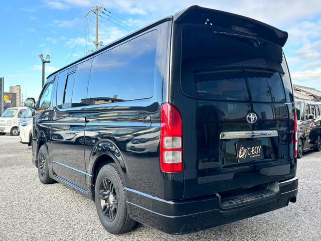 ハイエースバン ロングスーパーＧＬ　シルクブレイズエアロチット　社外シフトノブ　黒革調シートカバー　オートエアコン　カロッツェリアメモリーナビ　ＬＥＤルームランプ　ディスチャージヘッドライト　バックカメラ　ＥＴＣ車載器（11枚目）