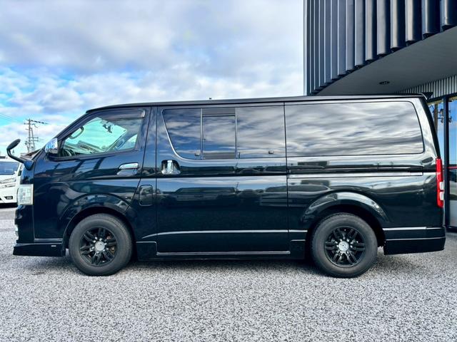 ハイエースバン ロングスーパーＧＬ　シルクブレイズエアロチット　社外シフトノブ　黒革調シートカバー　オートエアコン　カロッツェリアメモリーナビ　ＬＥＤルームランプ　ディスチャージヘッドライト　バックカメラ　ＥＴＣ車載器（12枚目）