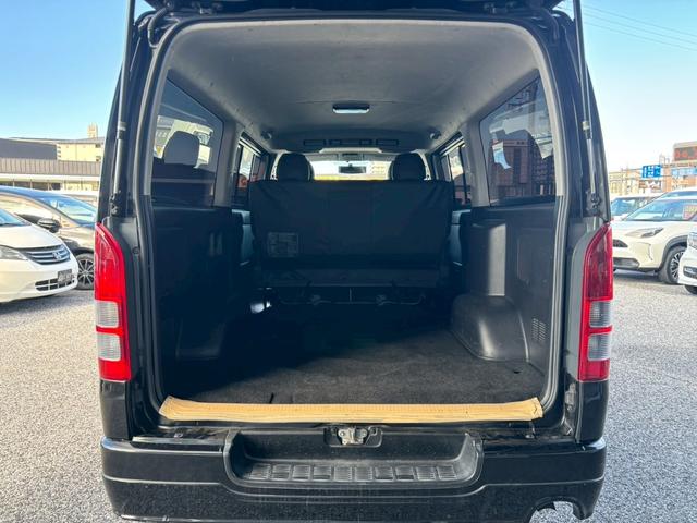 ハイエースバン ロングスーパーＧＬ　シルクブレイズエアロチット　社外シフトノブ　黒革調シートカバー　オートエアコン　カロッツェリアメモリーナビ　ＬＥＤルームランプ　ディスチャージヘッドライト　バックカメラ　ＥＴＣ車載器（13枚目）