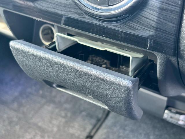ハイエースバン ロングスーパーＧＬ　シルクブレイズエアロチット　社外シフトノブ　黒革調シートカバー　オートエアコン　カロッツェリアメモリーナビ　ＬＥＤルームランプ　ディスチャージヘッドライト　バックカメラ　ＥＴＣ車載器（24枚目）