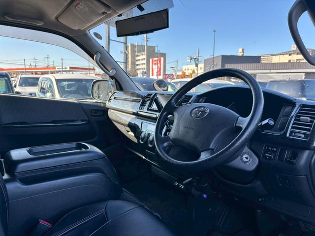 ハイエースバン ロングスーパーＧＬ　シルクブレイズエアロチット　社外シフトノブ　黒革調シートカバー　オートエアコン　カロッツェリアメモリーナビ　ＬＥＤルームランプ　ディスチャージヘッドライト　バックカメラ　ＥＴＣ車載器（31枚目）