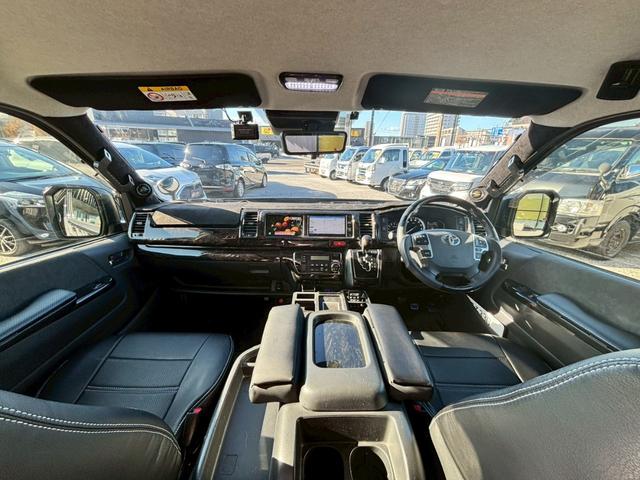 ハイエースワゴン ＧＬ　ワンオーナー　デジタルインナーミラー　カロッツェリアメモリーナビ　サブモニター　革調シートカバー　パノラミックビュー　プリクラッシュセーフティ　ベットキット　インテリアテーブル（15枚目）