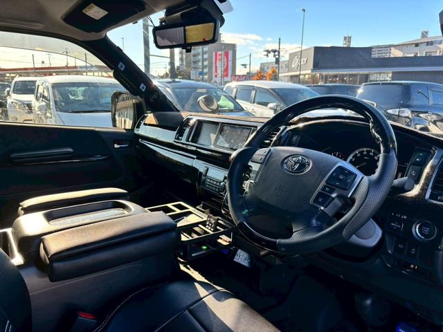 ハイエースワゴン ＧＬ　ワンオーナー　デジタルインナーミラー　カロッツェリアメモリーナビ　サブモニター　革調シートカバー　パノラミックビュー　プリクラッシュセーフティ　ベットキット　インテリアテーブル（33枚目）