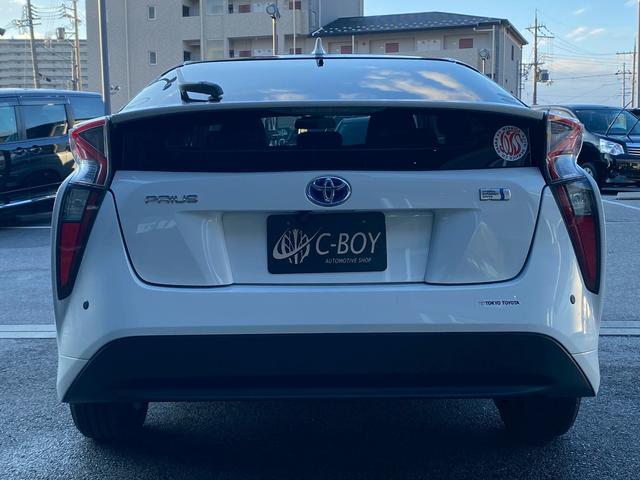 プリウス Ｓ　カロッツェリアメモリーナビ　オートマチックハイビーム　バックカメラ　革巻ハンドル　ＥＴＣ車載器　トノカバー　プリクラッシュセーフティ　レーダークルーズコントロール　ＬＥＤヘッドライト（10枚目）