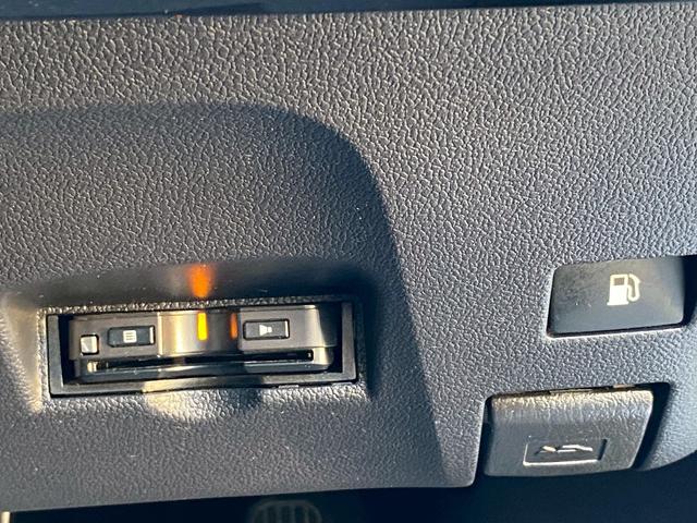 プリウス Ｓ　カロッツェリアメモリーナビ　オートマチックハイビーム　バックカメラ　革巻ハンドル　ＥＴＣ車載器　トノカバー　プリクラッシュセーフティ　レーダークルーズコントロール　ＬＥＤヘッドライト（29枚目）