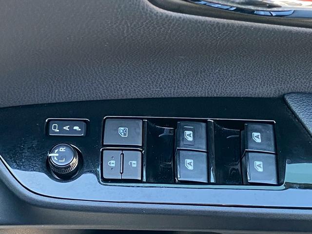 プリウス Ｓ　カロッツェリアメモリーナビ　オートマチックハイビーム　バックカメラ　革巻ハンドル　ＥＴＣ車載器　トノカバー　プリクラッシュセーフティ　レーダークルーズコントロール　ＬＥＤヘッドライト（31枚目）