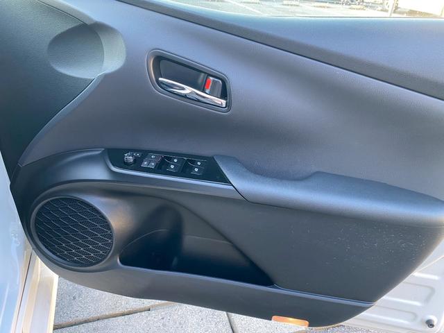 プリウス Ｓ　カロッツェリアメモリーナビ　オートマチックハイビーム　バックカメラ　革巻ハンドル　ＥＴＣ車載器　トノカバー　プリクラッシュセーフティ　レーダークルーズコントロール　ＬＥＤヘッドライト（32枚目）