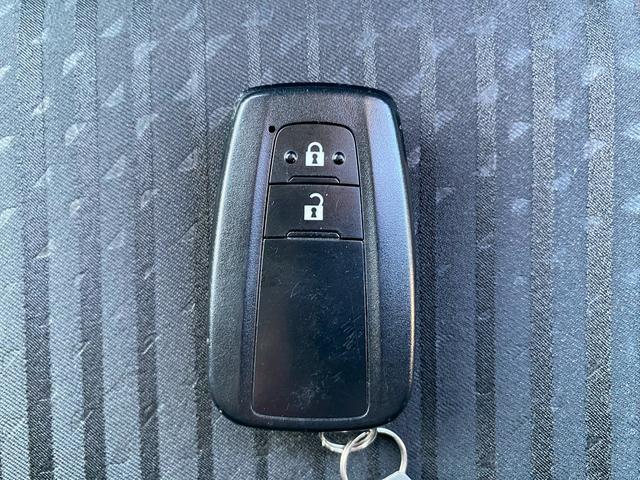 プリウス Ｓ　カロッツェリアメモリーナビ　オートマチックハイビーム　バックカメラ　革巻ハンドル　ＥＴＣ車載器　トノカバー　プリクラッシュセーフティ　レーダークルーズコントロール　ＬＥＤヘッドライト（41枚目）